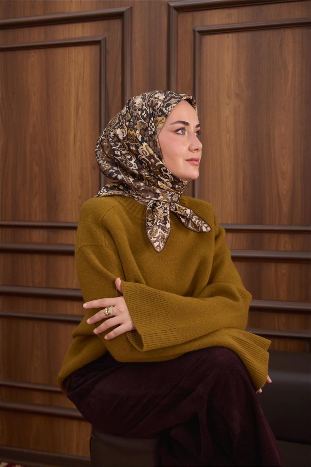 Twill İpek Eşarp Siyah–Haki Desenli Tok Duruşlu Kaymaz 90x90
