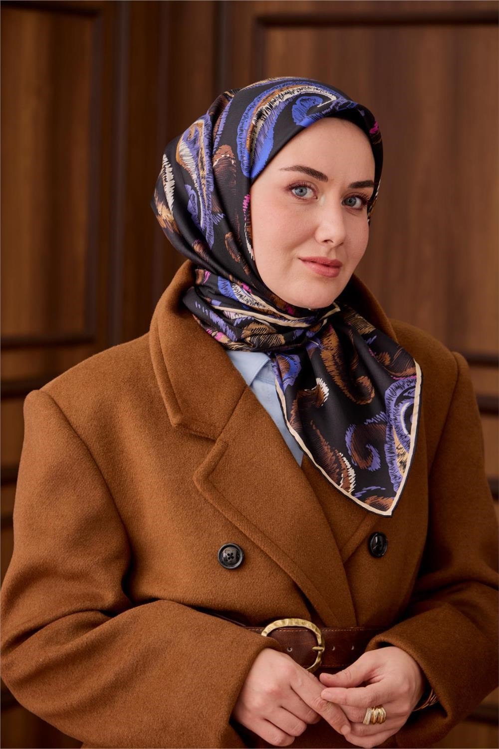 Twill İpek Eşarp Siyah–Lila Desenli Tok Duruşlu Kaymaz 90x90