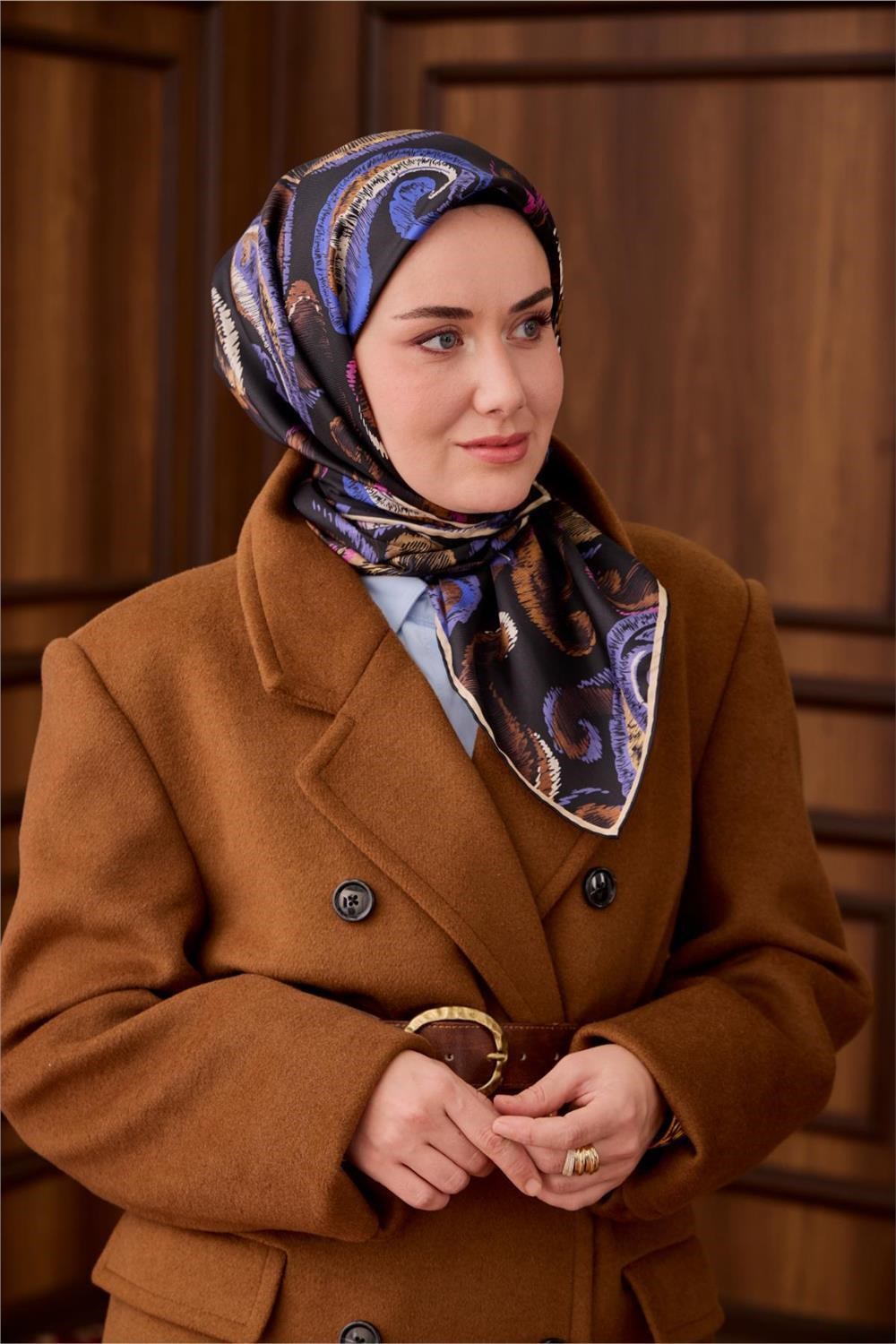 Twill İpek Eşarp Siyah–Lila Desenli Tok Duruşlu Kaymaz 90x90