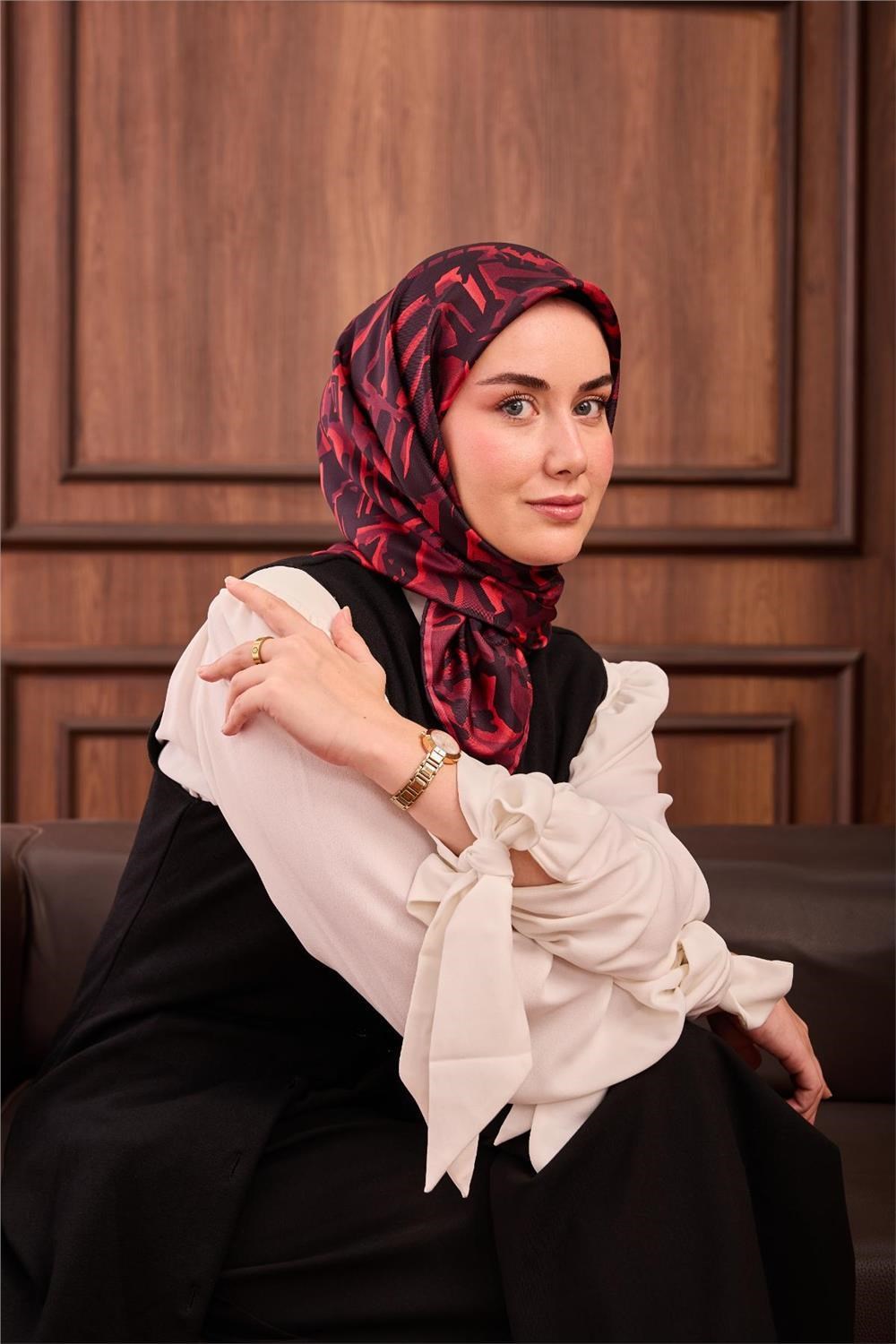 Twill İpek Eşarp Siyah–Mercan–Mor Desenli Tok Duruşlu 90x90