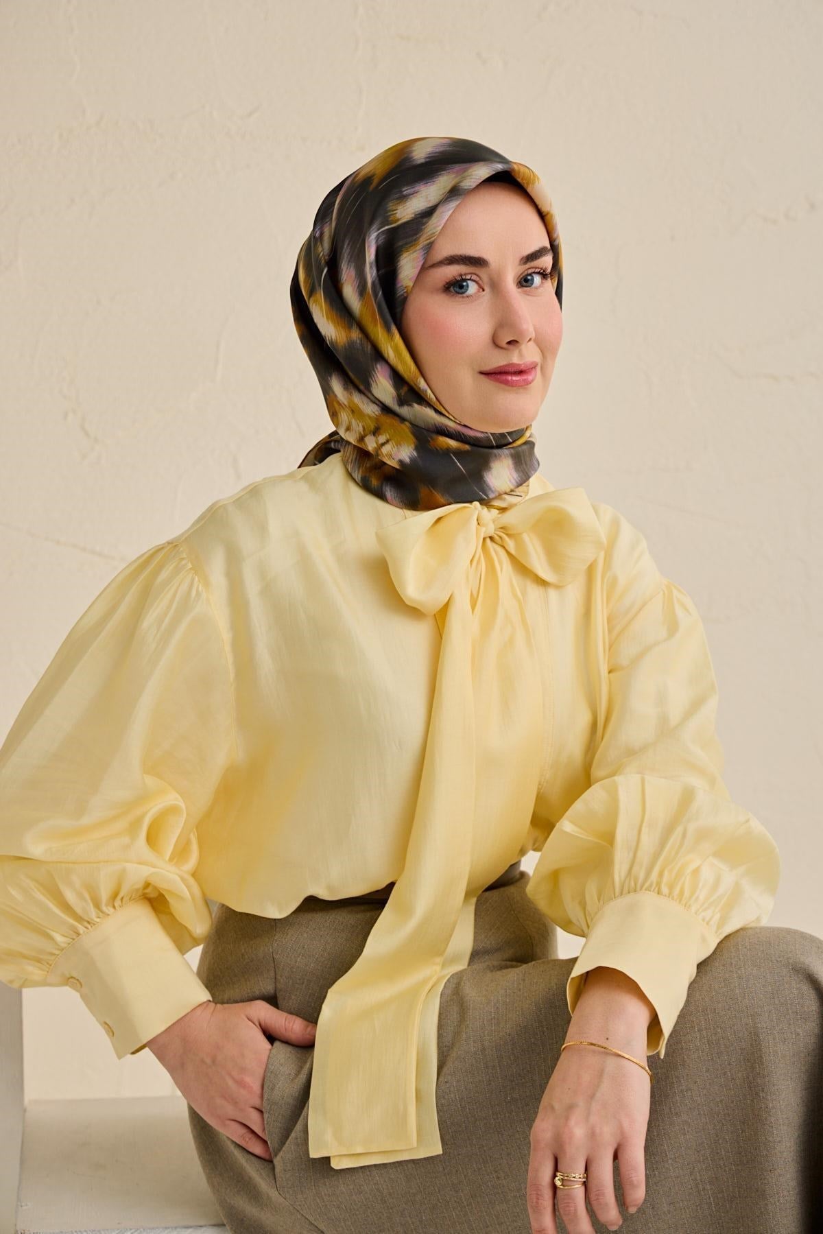 Twill İpek Eşarp Soyut Çiçek Desen Antrasit 90x90