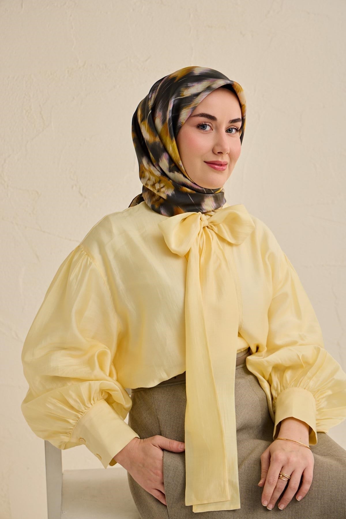 Twill İpek Eşarp Soyut Çiçek Desen Antrasit 90x90