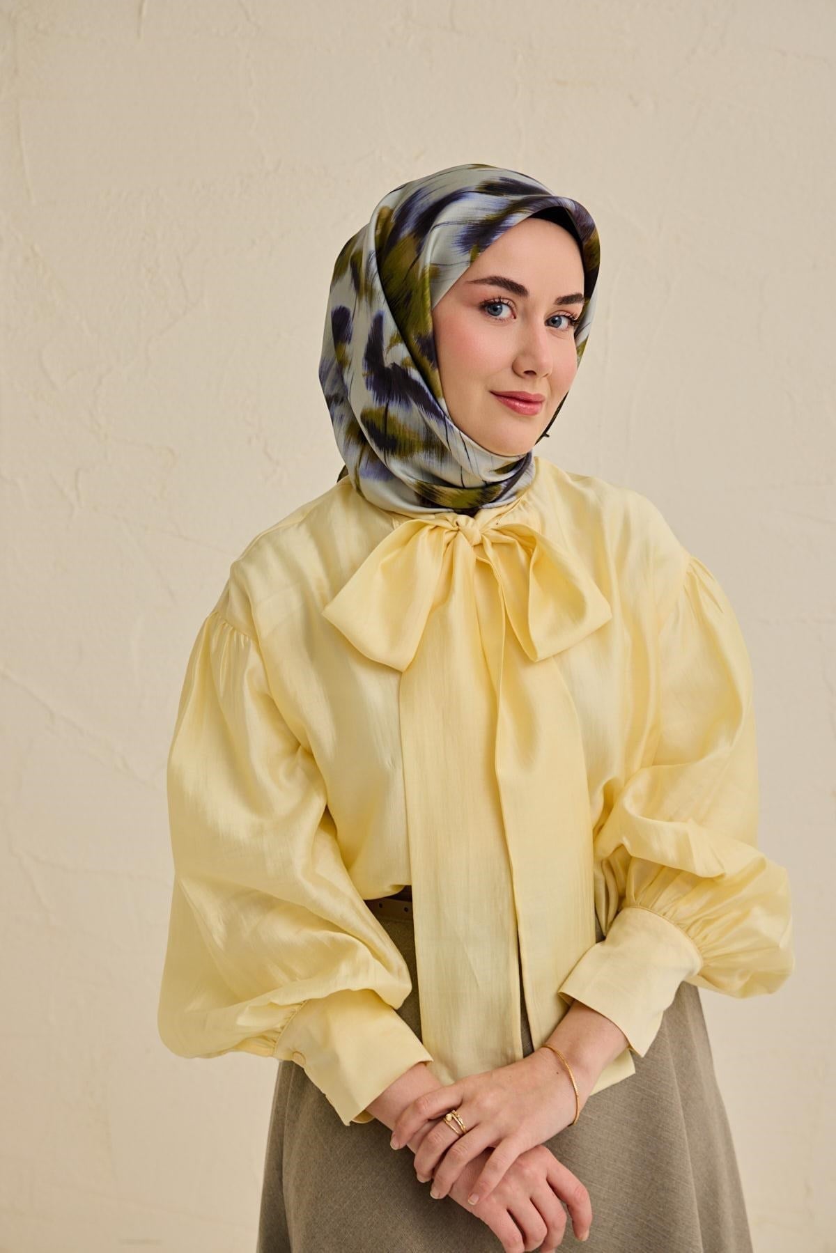 Twill İpek Eşarp Soyut Çiçek Desen Bebe Mavi 90x90
