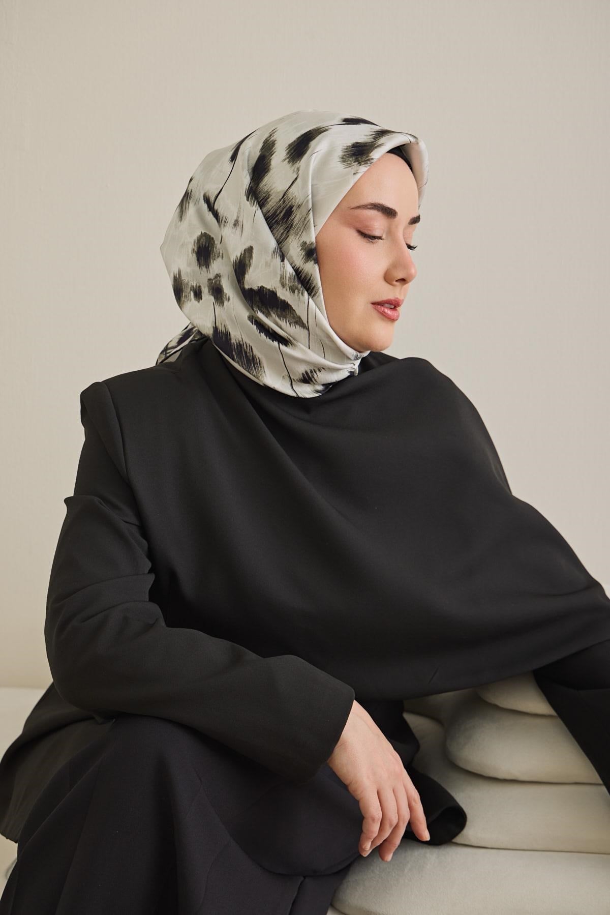 Twill İpek Eşarp Soyut Çiçek Desen Beyaz 90x90