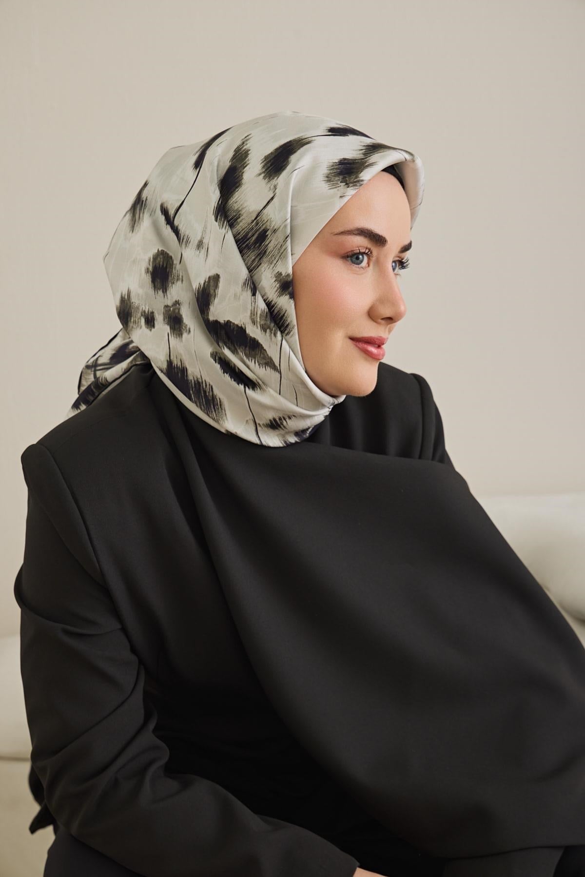 Twill İpek Eşarp Soyut Çiçek Desen Beyaz 90x90