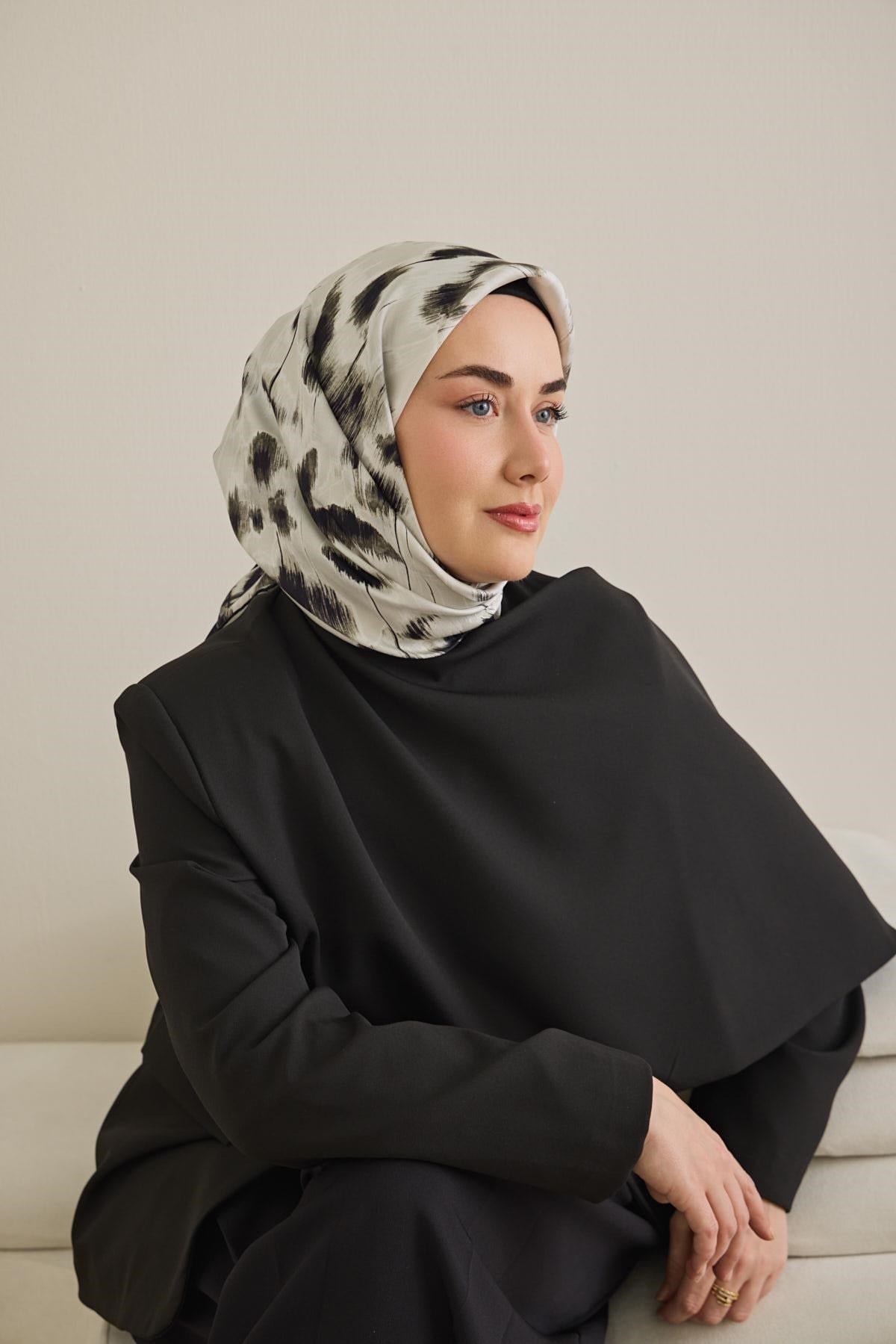 Twill İpek Eşarp Soyut Çiçek Desen Beyaz 90x90