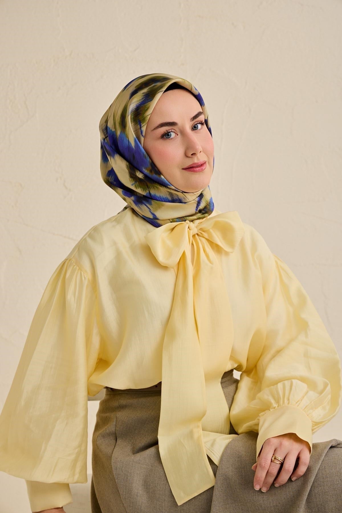 Twill İpek Eşarp Soyut Çiçek Desen Butter Yellow 90x90