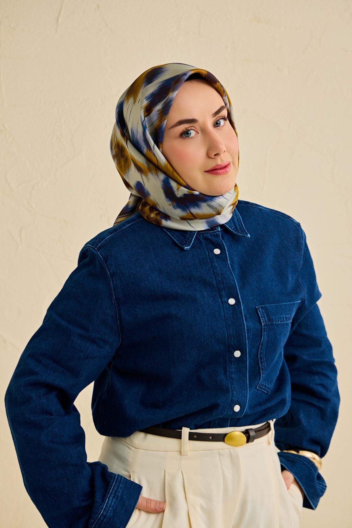 Twill İpek Eşarp Soyut Çiçek Desen Gece Mavisi 90x90