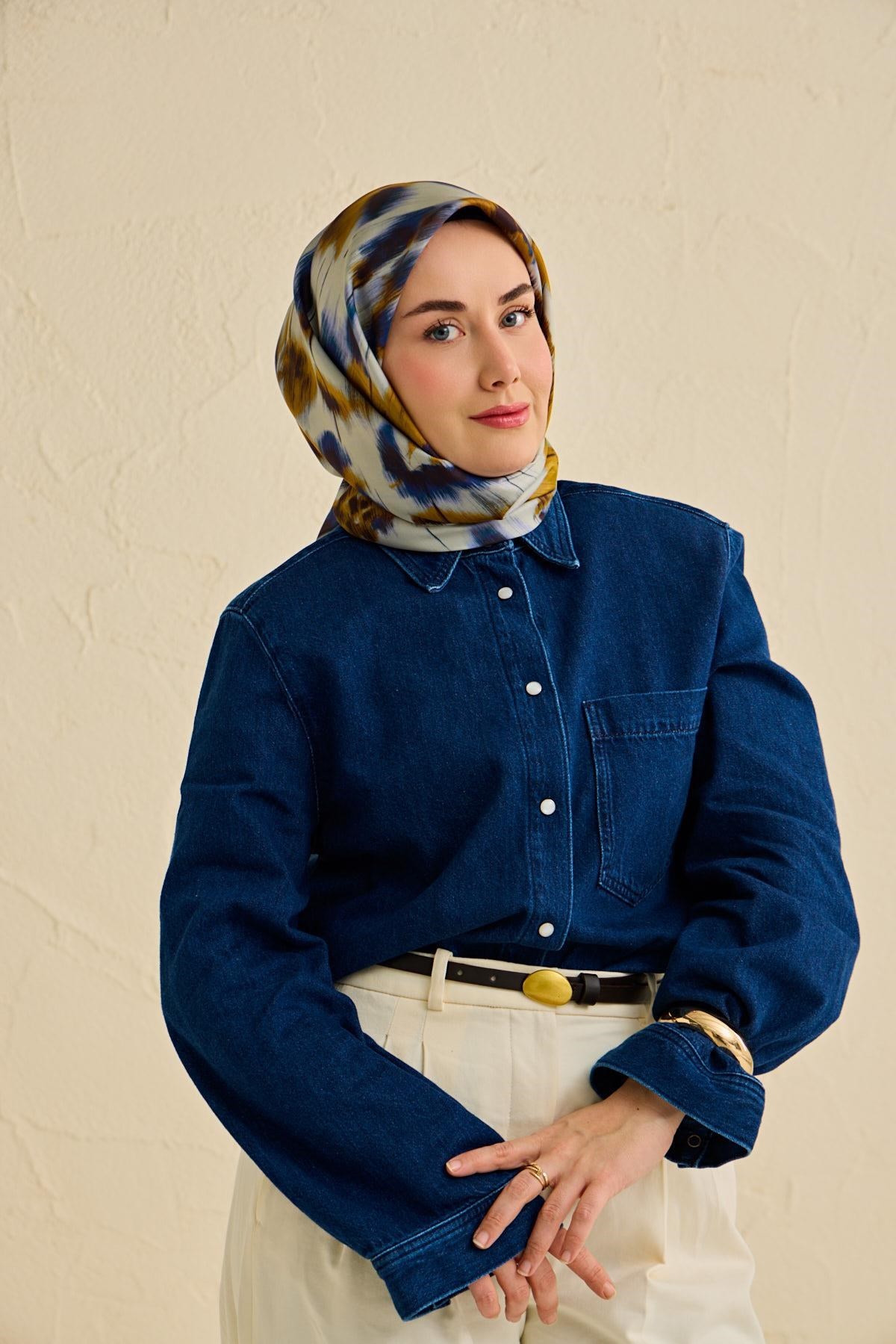 Twill İpek Eşarp Soyut Çiçek Desen Gece Mavisi 90x90