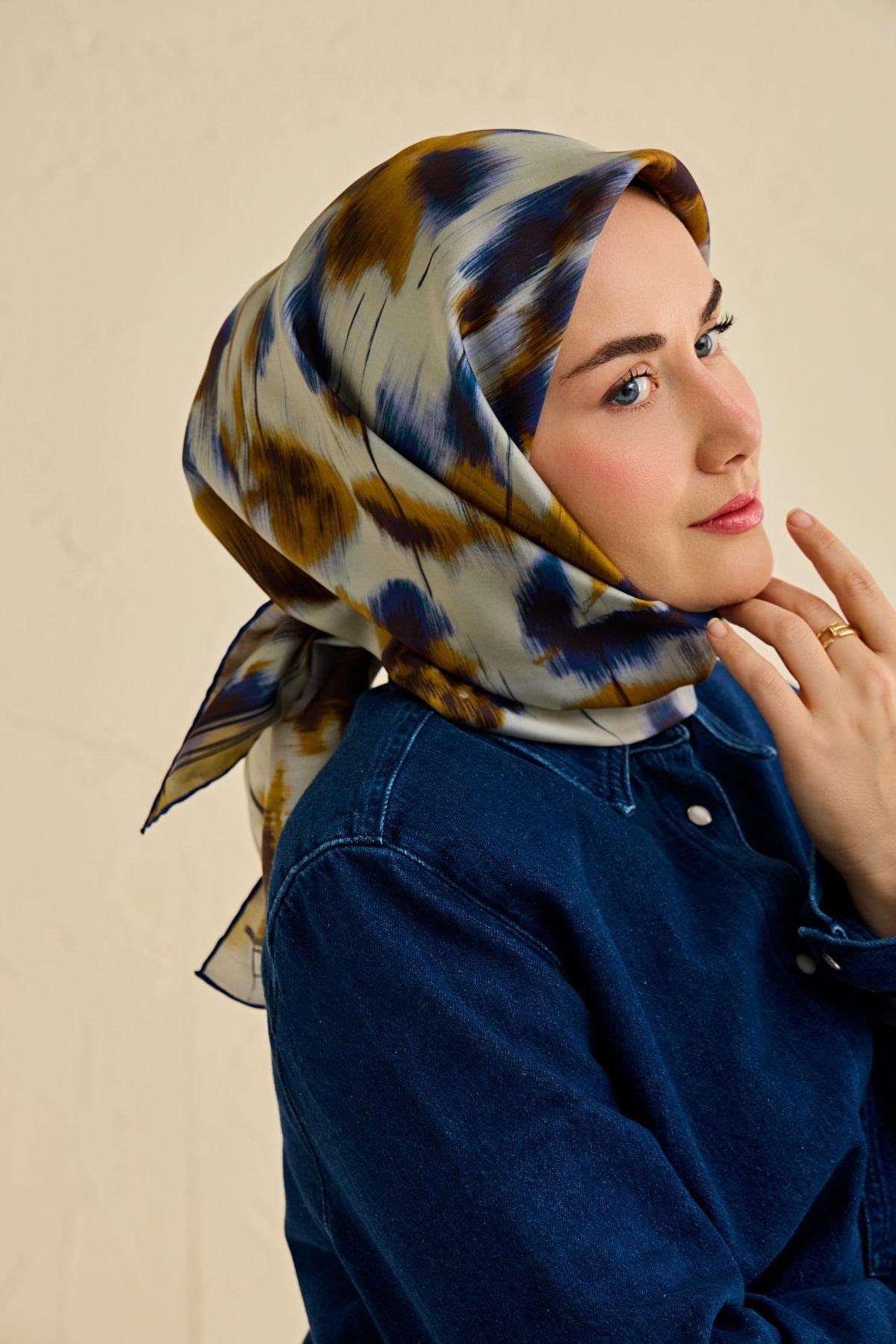 Twill İpek Eşarp Soyut Çiçek Desen Gece Mavisi 90x90