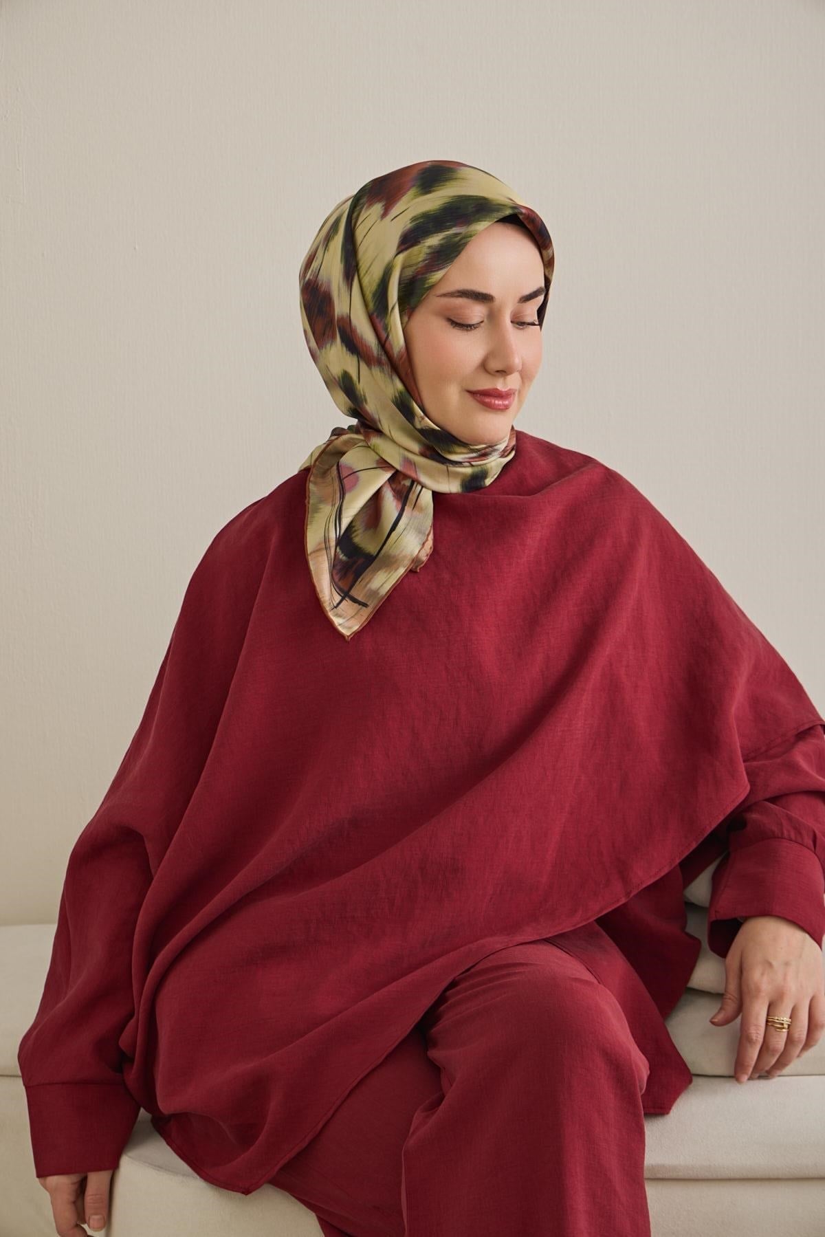 Twill İpek Eşarp Soyut Çiçek Desen Pastel Sarı 90x90
