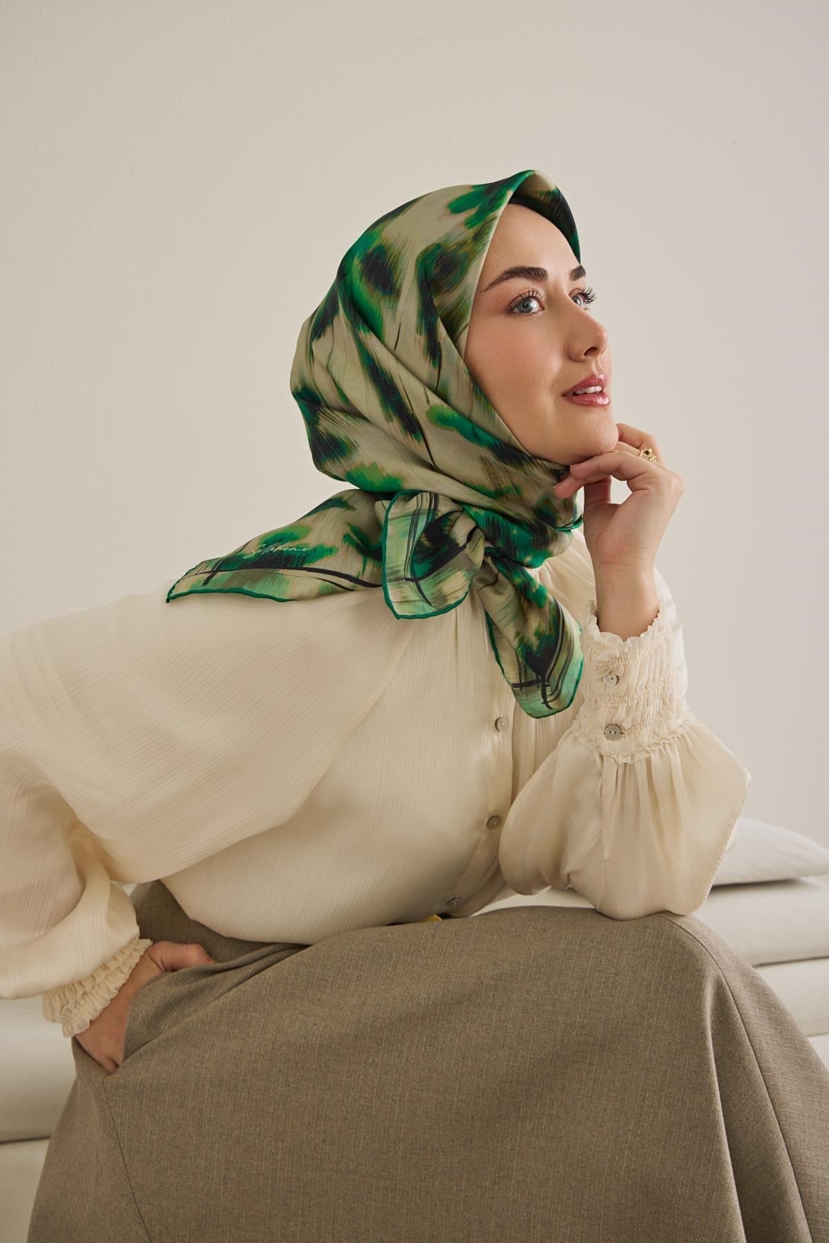 Twill İpek Eşarp Soyut Çiçek Desen Patina Yeşili 90x90