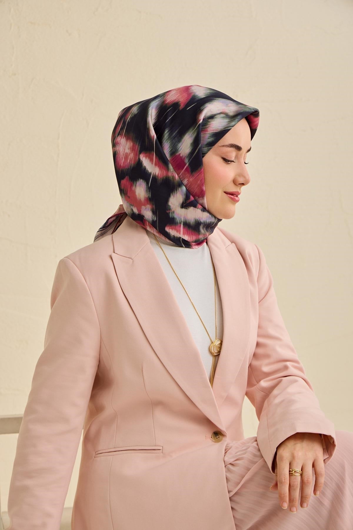 Twill İpek Eşarp Soyut Çiçek Desen Siyah 90x90