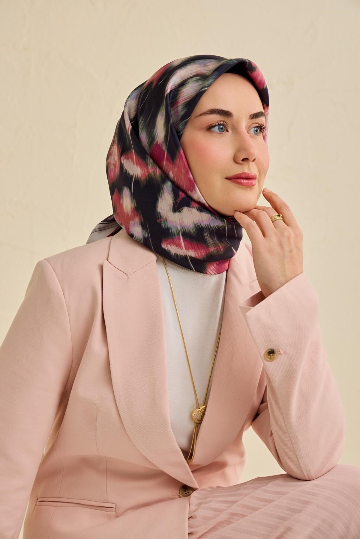Twill İpek Eşarp Soyut Çiçek Desen Siyah 90x90