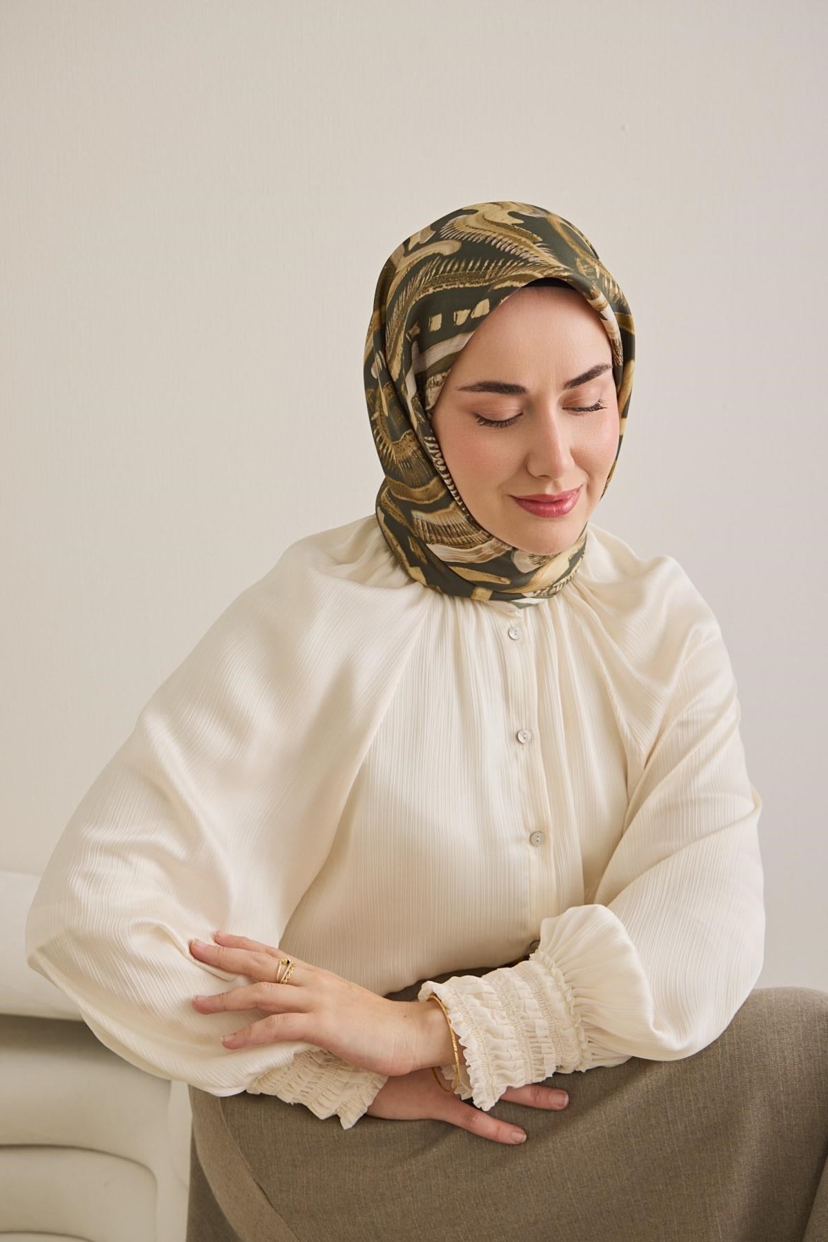 Twill İpek Eşarp Soyut Desen Koyu Yeşil 90x90