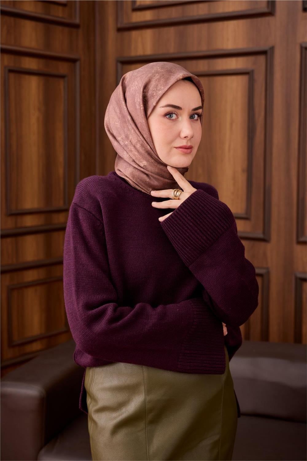 Twill İpek Eşarp Sütlü Kahve–Mor Desenli Tok Duruşlu 90x90