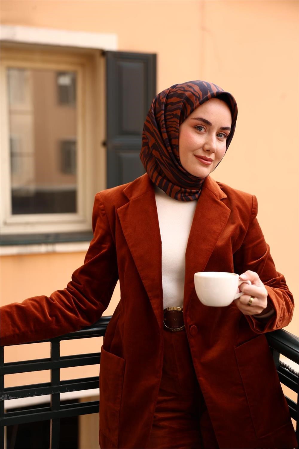Twill İpek Eşarp Taba Füme Geometrik Desenli Tok Duruşlu 90x90