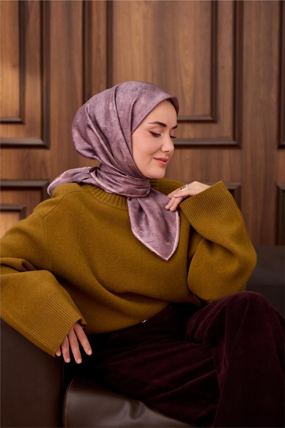 Twill İpek Eşarp Toz Pembe–Mor Desenli Tok Duruşlu 90x90