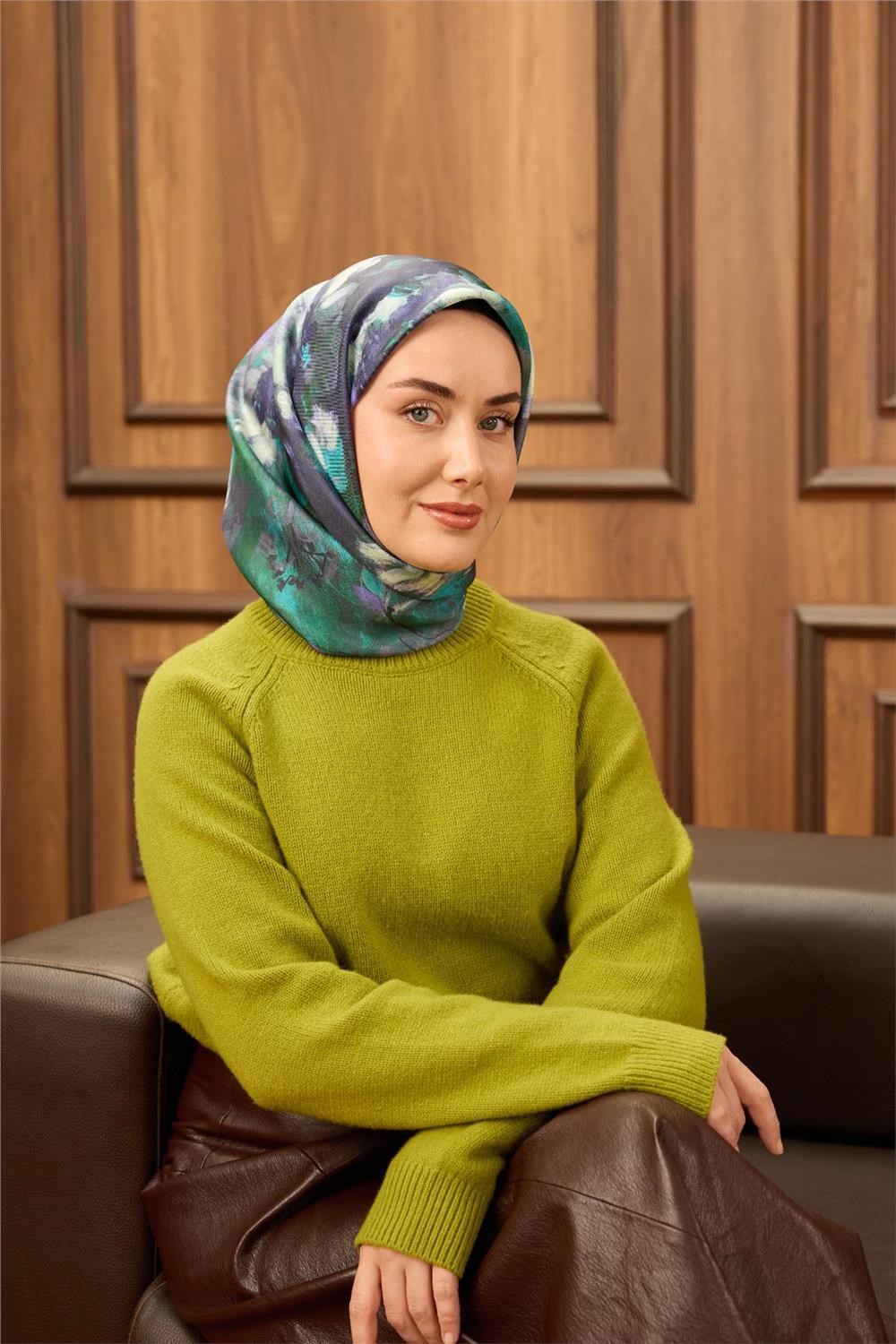 Twill İpek Eşarp Turkuaz-Mor Desenli Tok Duruşlu 90x90