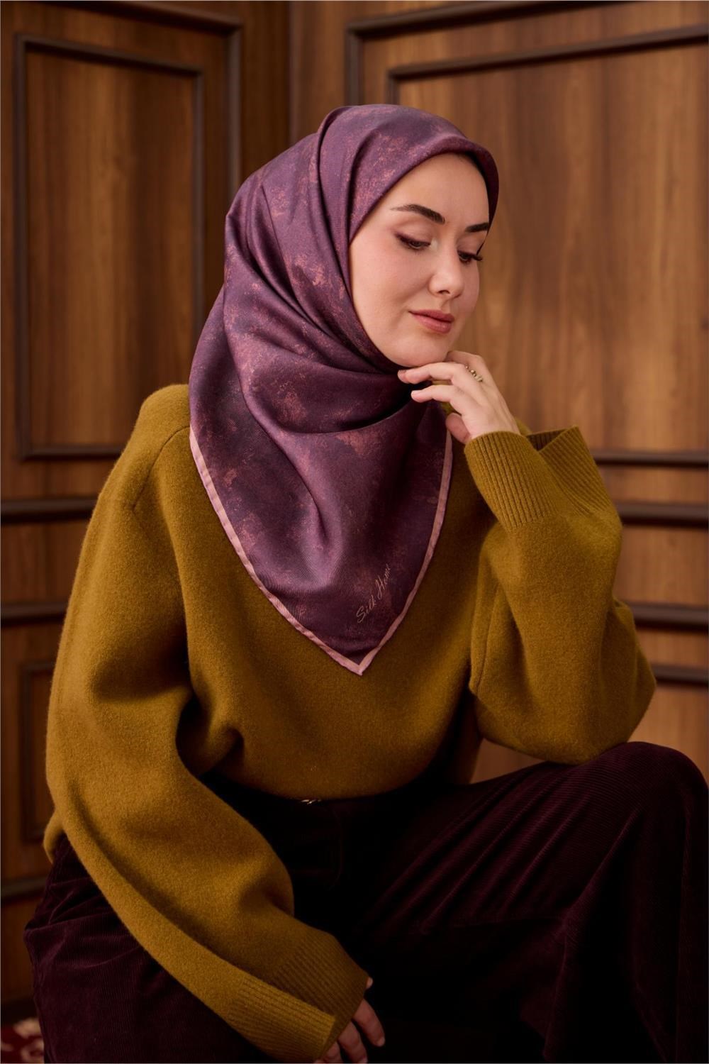 Twill İpek Eşarp Vişne–Somon Desenli Tok Duruşlu 90x90