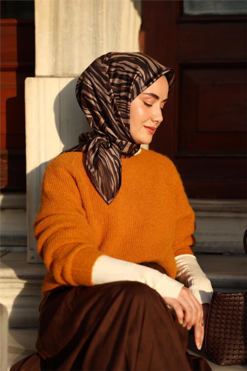 Twill İpek Eşarp Vizon Acı Kahve Çizgili Tok Duruşlu 90x90