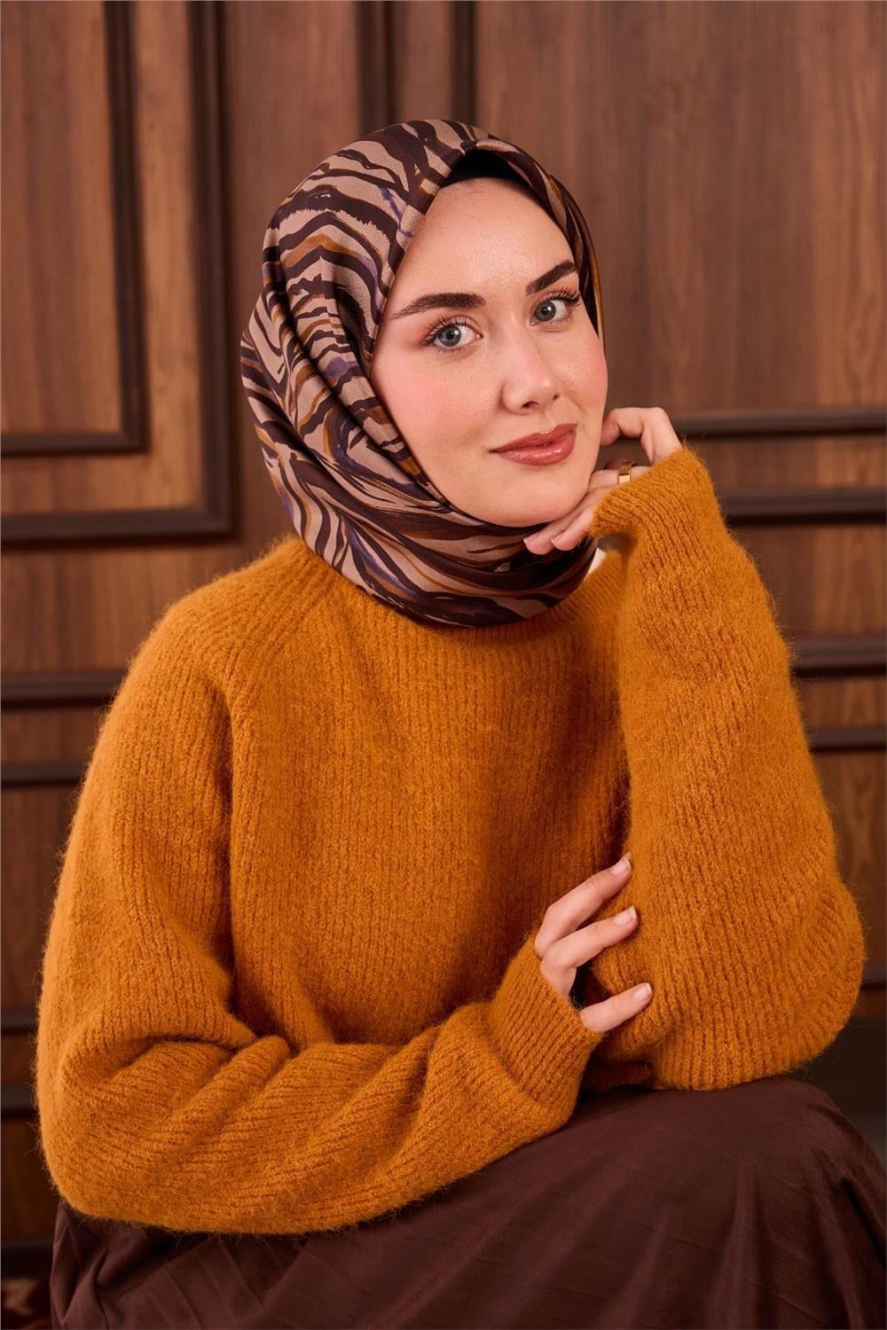 Twill İpek Eşarp Vizon Kehribar Geometrik Desenli Tok Duruşlu 90x90