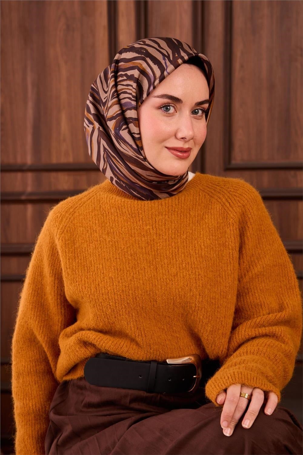 Twill İpek Eşarp Vizon Kehribar Geometrik Desenli Tok Duruşlu 90x90