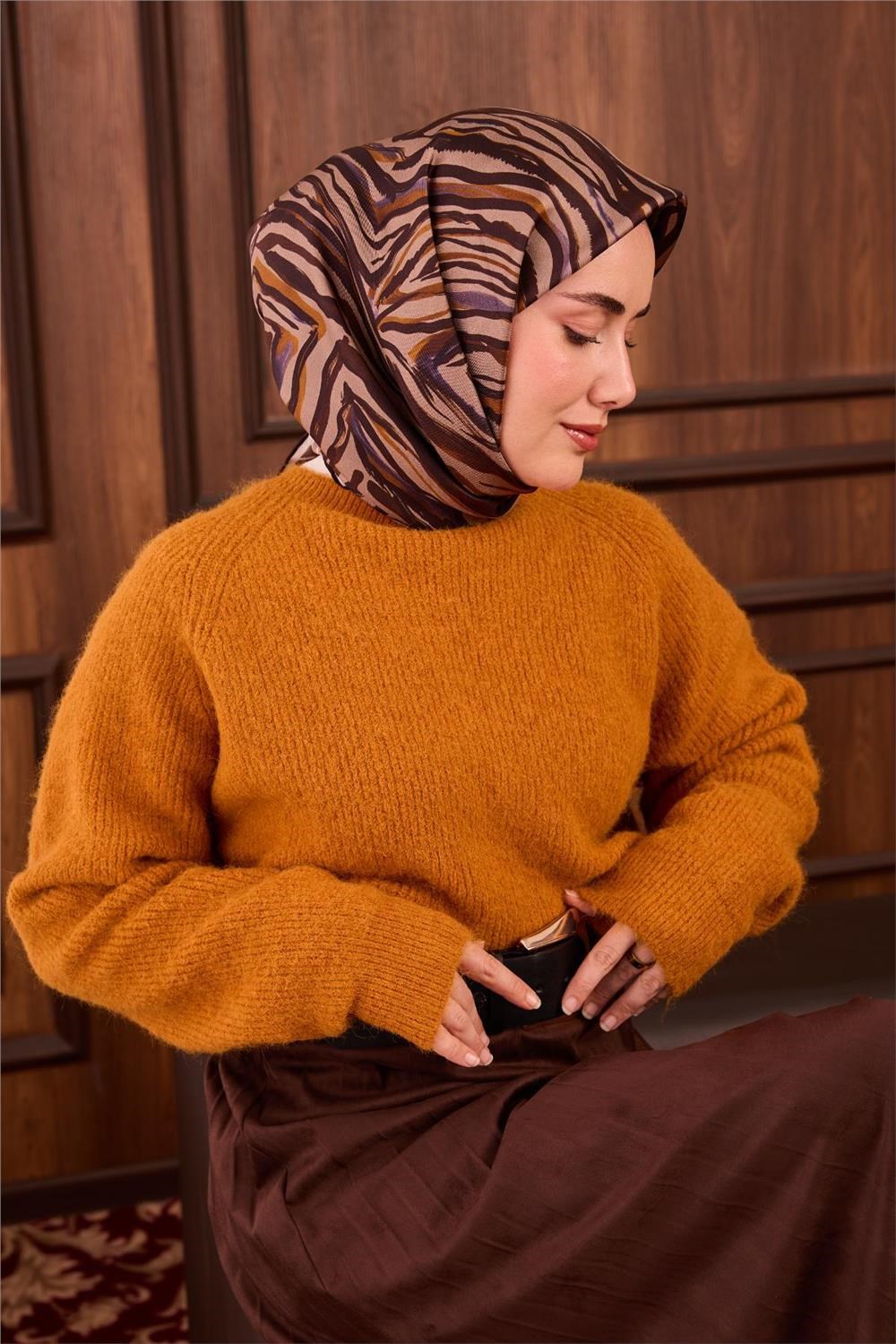 Twill İpek Eşarp Vizon Kehribar Geometrik Desenli Tok Duruşlu 90x90