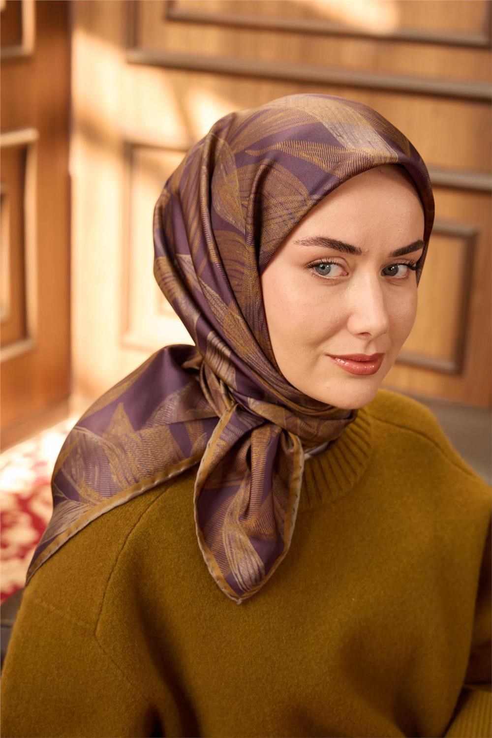 Twill İpek Eşarp Vizon-Patlıcan Moru Koyu Gold Geçişli Kaymaz Tok Duruşlu 90x90
