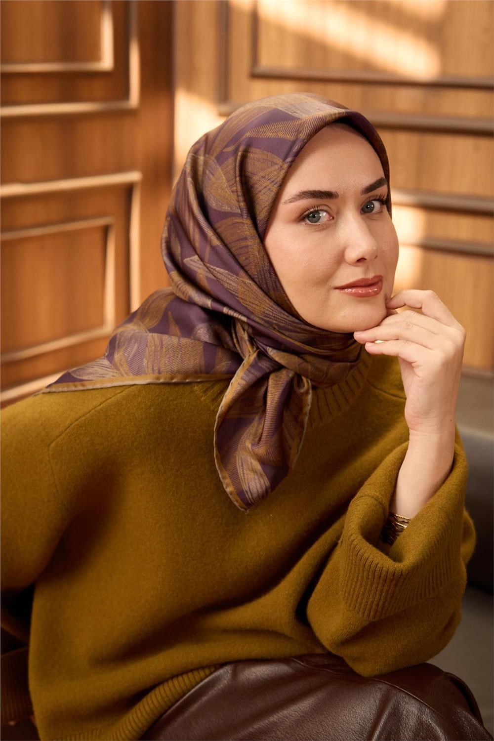 Twill İpek Eşarp Vizon-Patlıcan Moru Koyu Gold Geçişli Kaymaz Tok Duruşlu 90x90