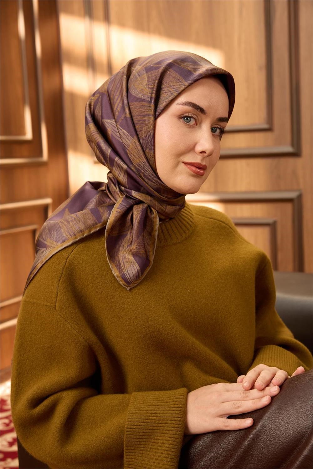 Twill İpek Eşarp Vizon-Patlıcan Moru Koyu Gold Geçişli Kaymaz Tok Duruşlu 90x90