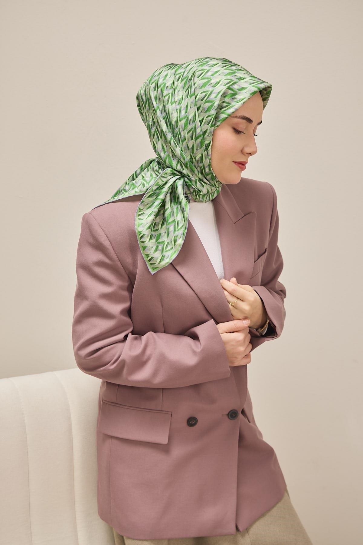 Twill İpek Eşarp Yaprak Ritmi Çimen Yeşili 90x90