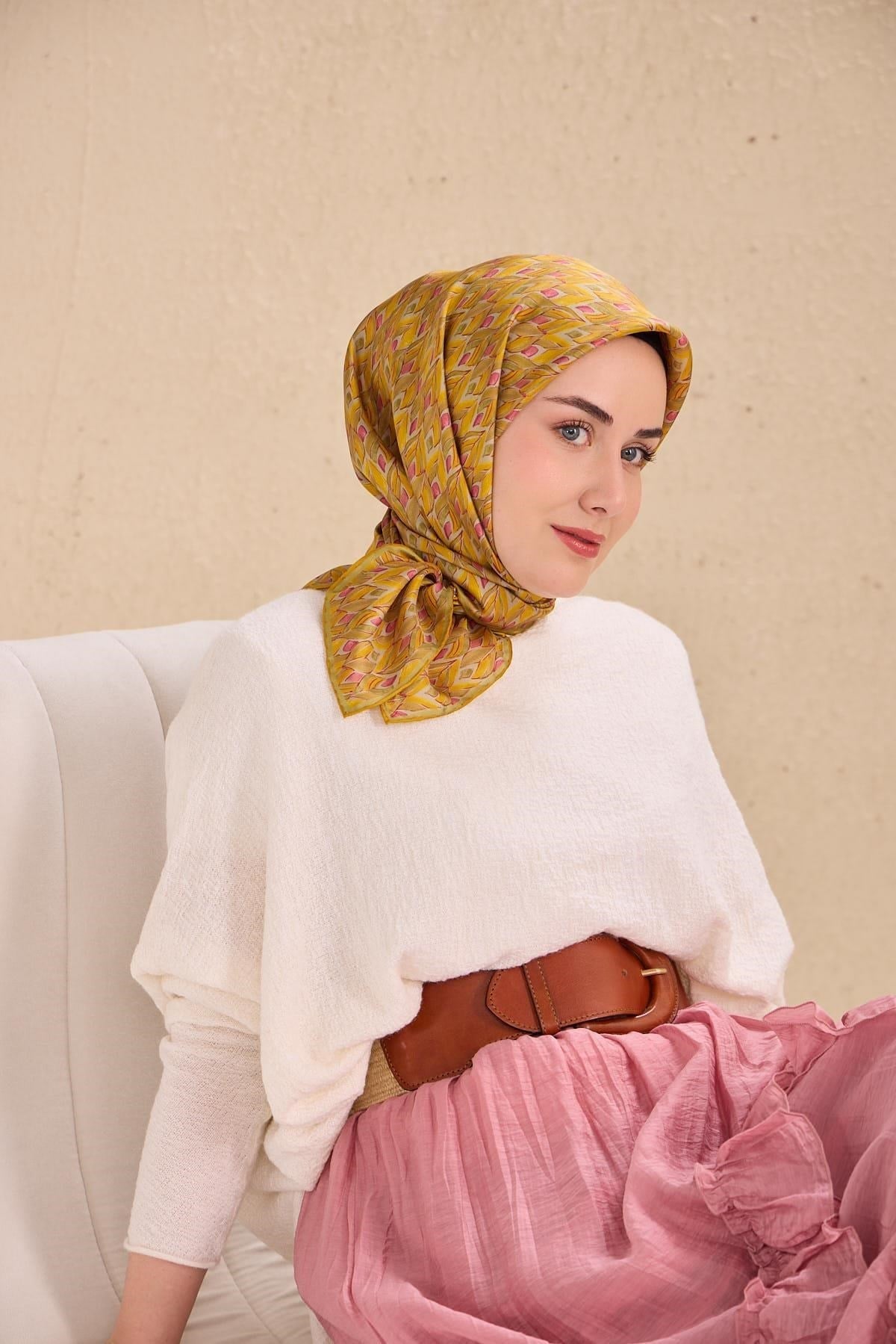 Twill İpek Eşarp Yaprak Ritmi Koyu Sarı 90x90