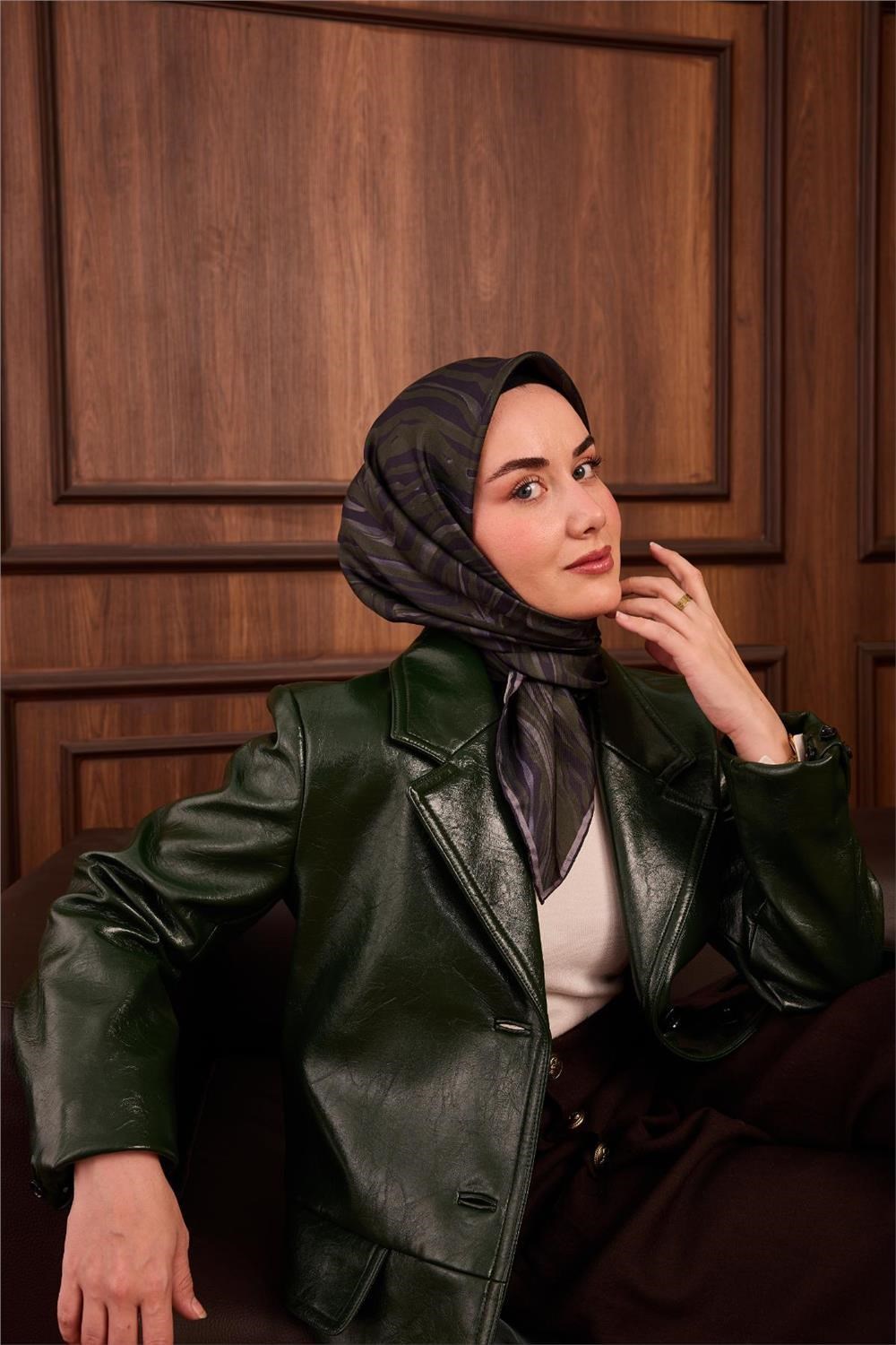 Twill İpek Eşarp Yeşil Gri Geometrik Desenli Tok Duruşlu 90x90