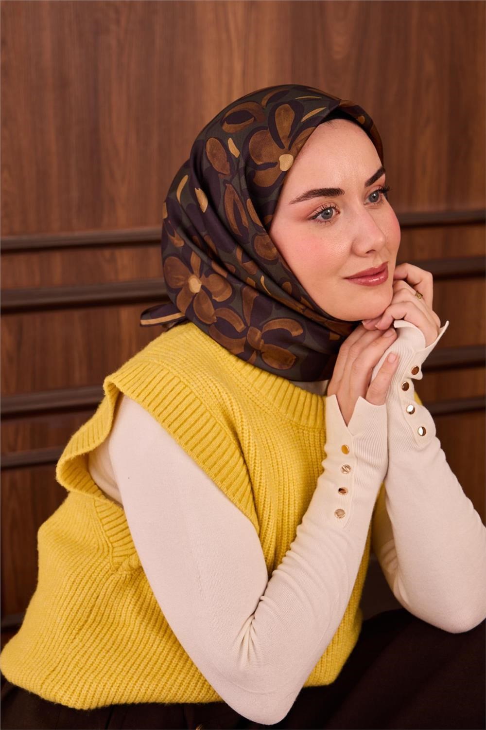 Twill İpek Eşarp Yeşil Hardal Kehribar Papatya Desenli Tok Duruşlu 90x90