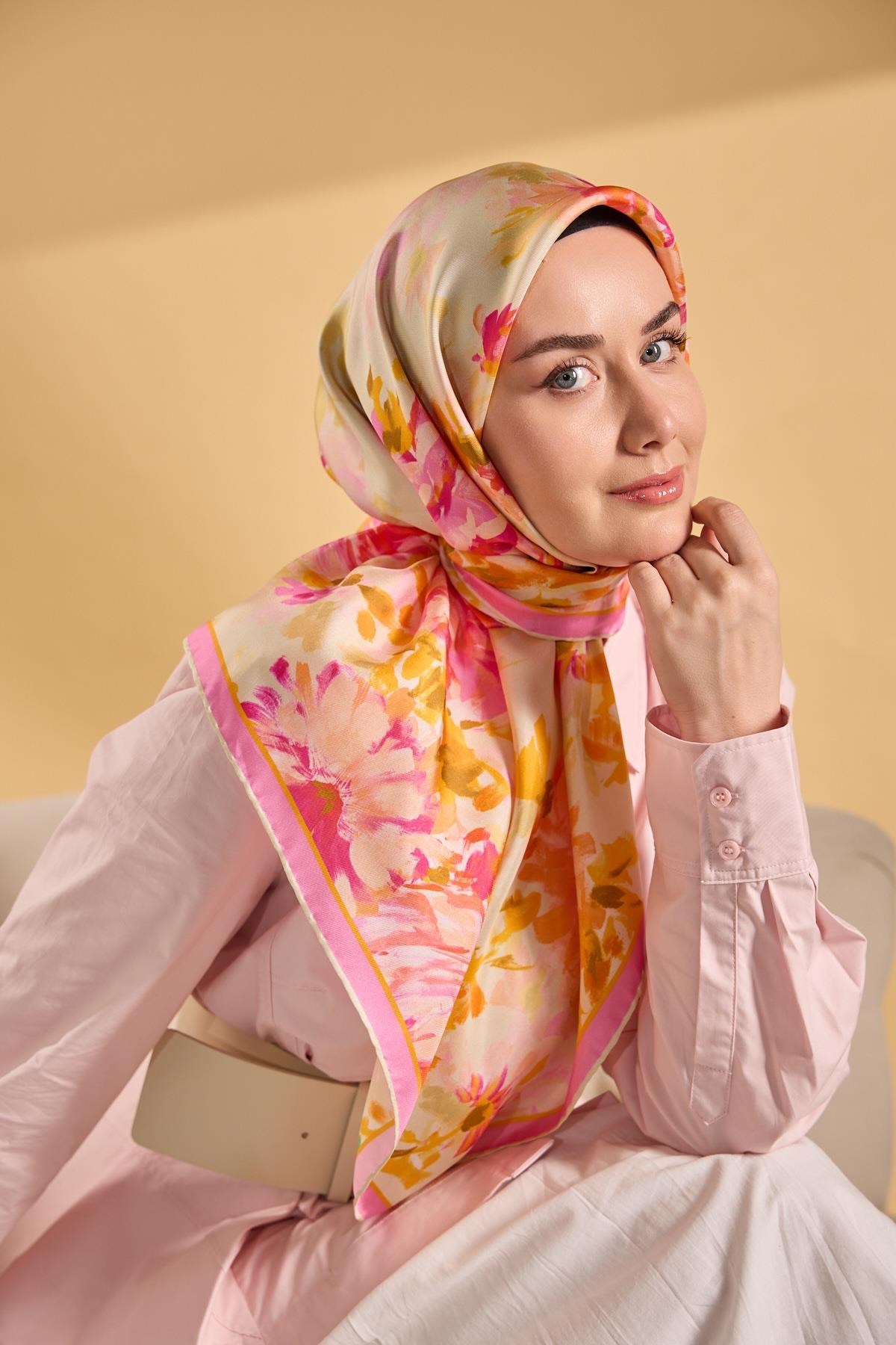 Twill İpek Watercolor Eşarp Pembe 90x90