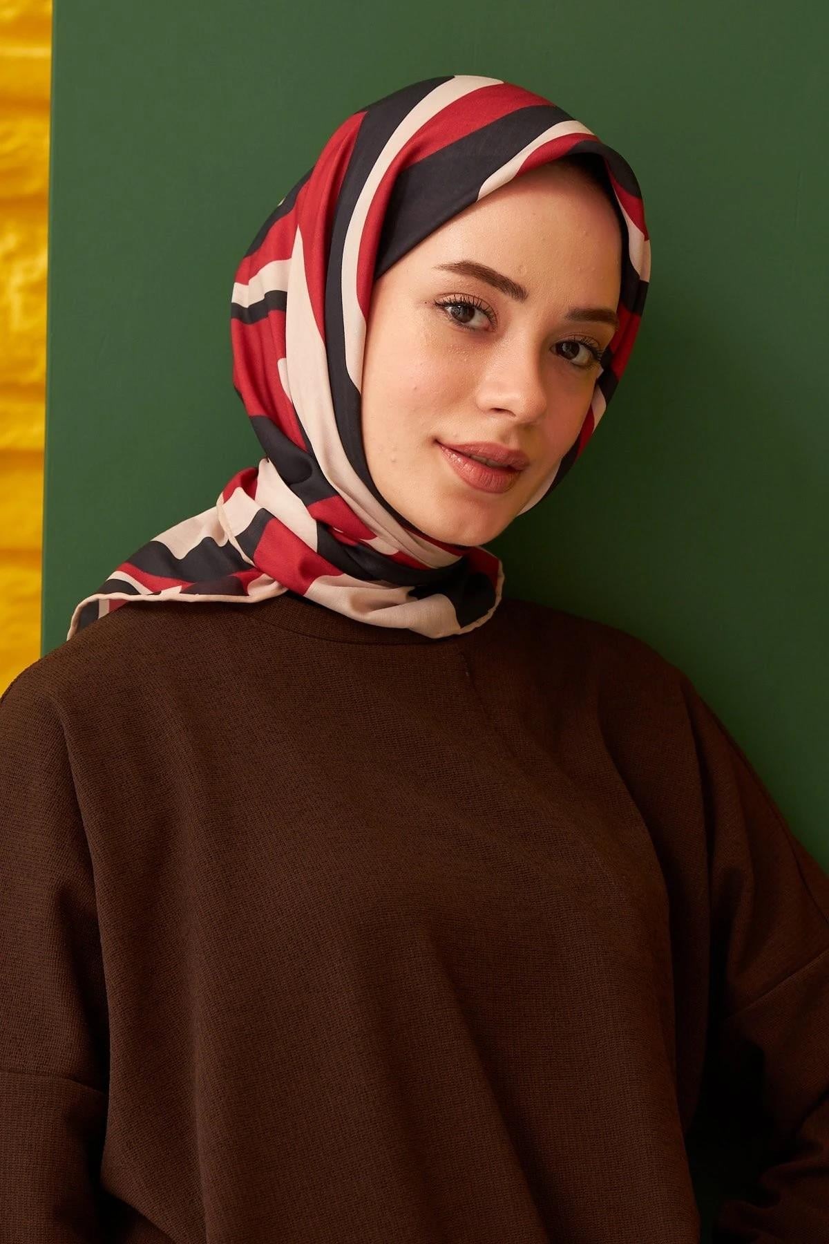 Twist Siyah Kırmızı Pamuk Viskon Eşarp Modeli