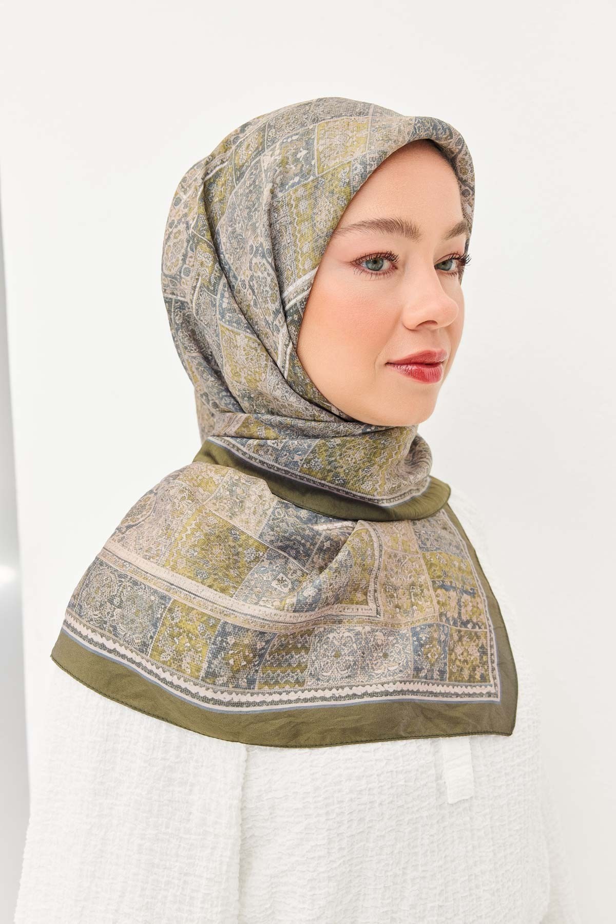 Velora Eşarp Etnik Desen Koyu Yeşil 90x90