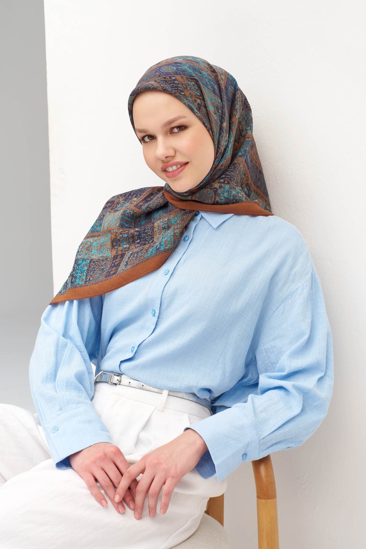 Velora Eşarp Etnik Desen Lacivert 90x90