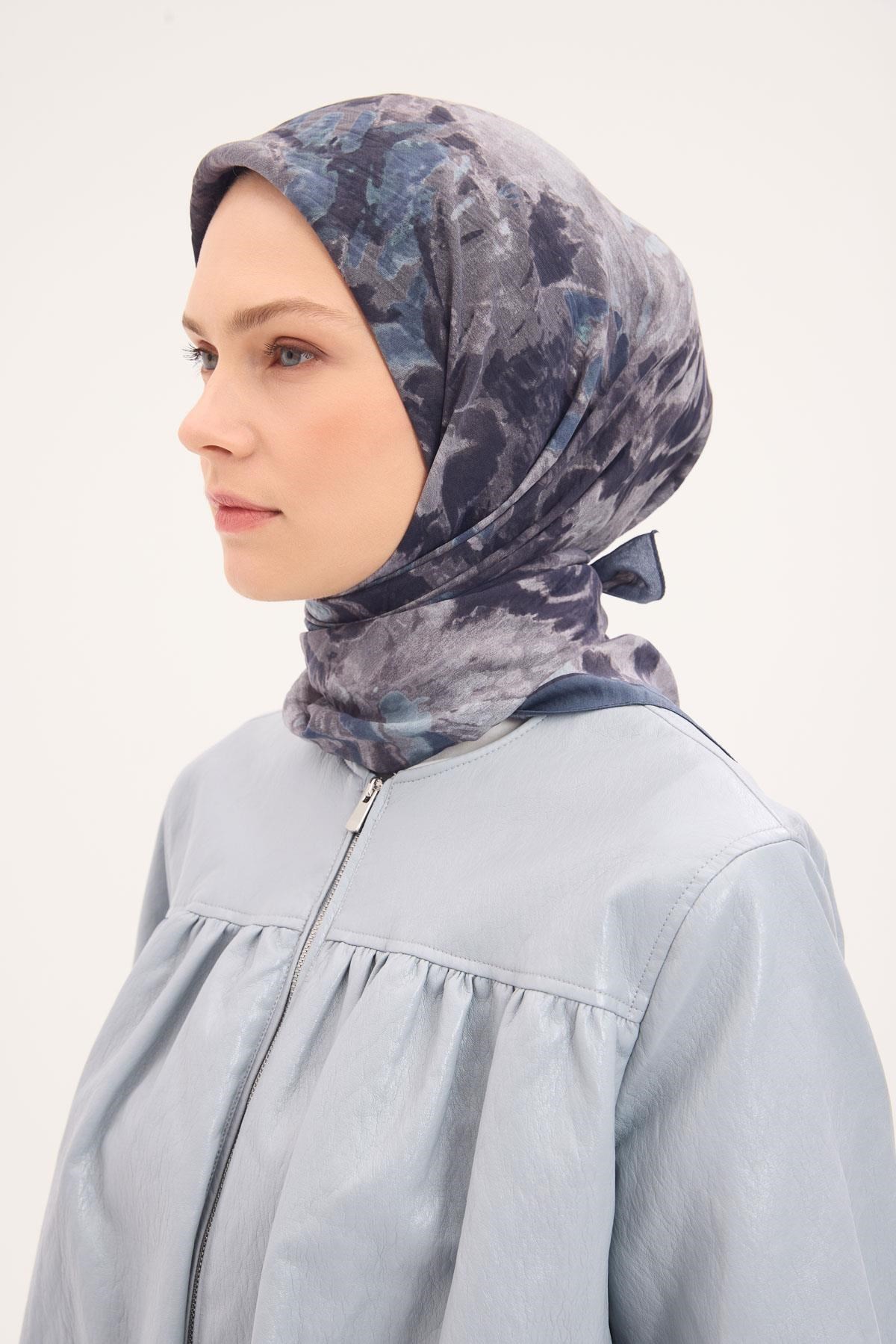 Velora Eşarp Fırça Çiçek Desen Indigo Mavi 90X90