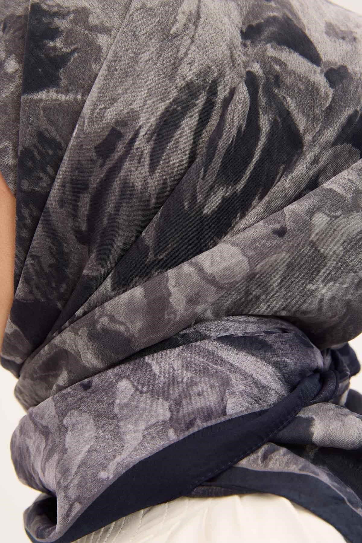 Velora Eşarp Fırça Çiçek Desen Siyah 90X90