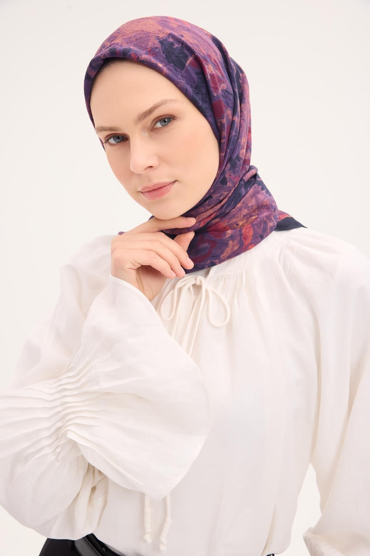 Velora Eşarp Fırça Çiçek Desen Siyah 90X90