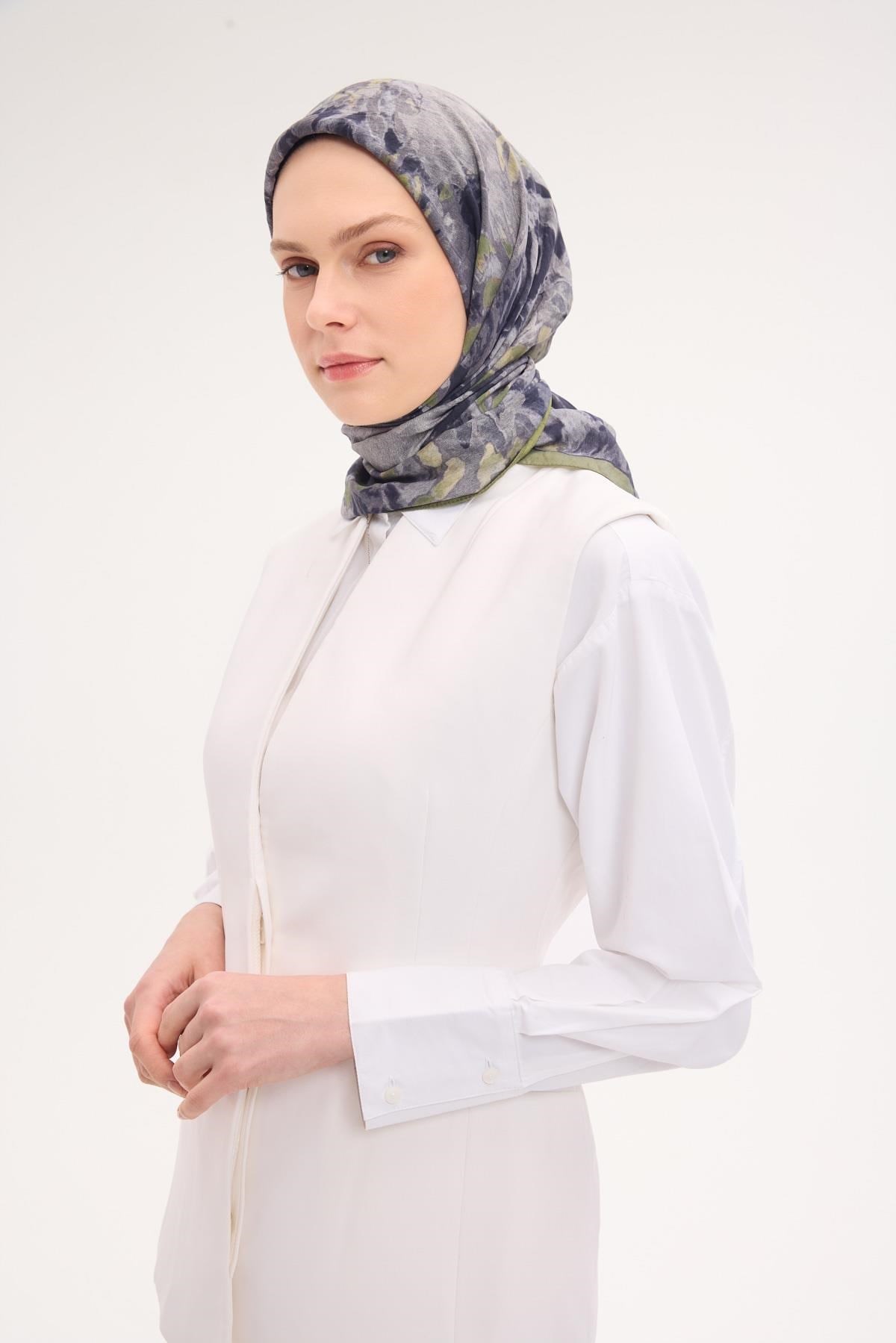 Velora Eşarp Fırça Çiçek Desen Yeşil 90X90
