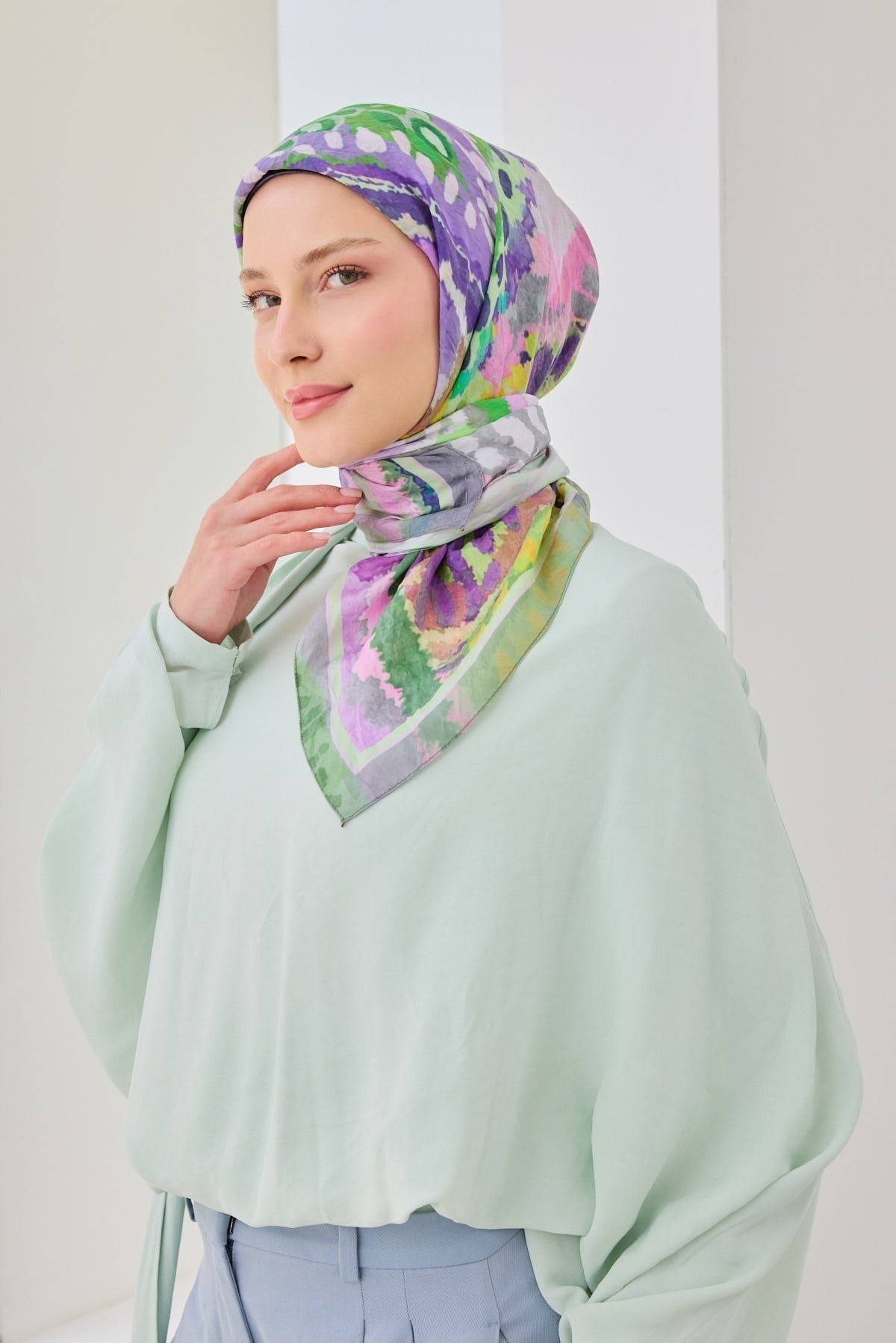 Velora Eşarp İllustration Art Mor