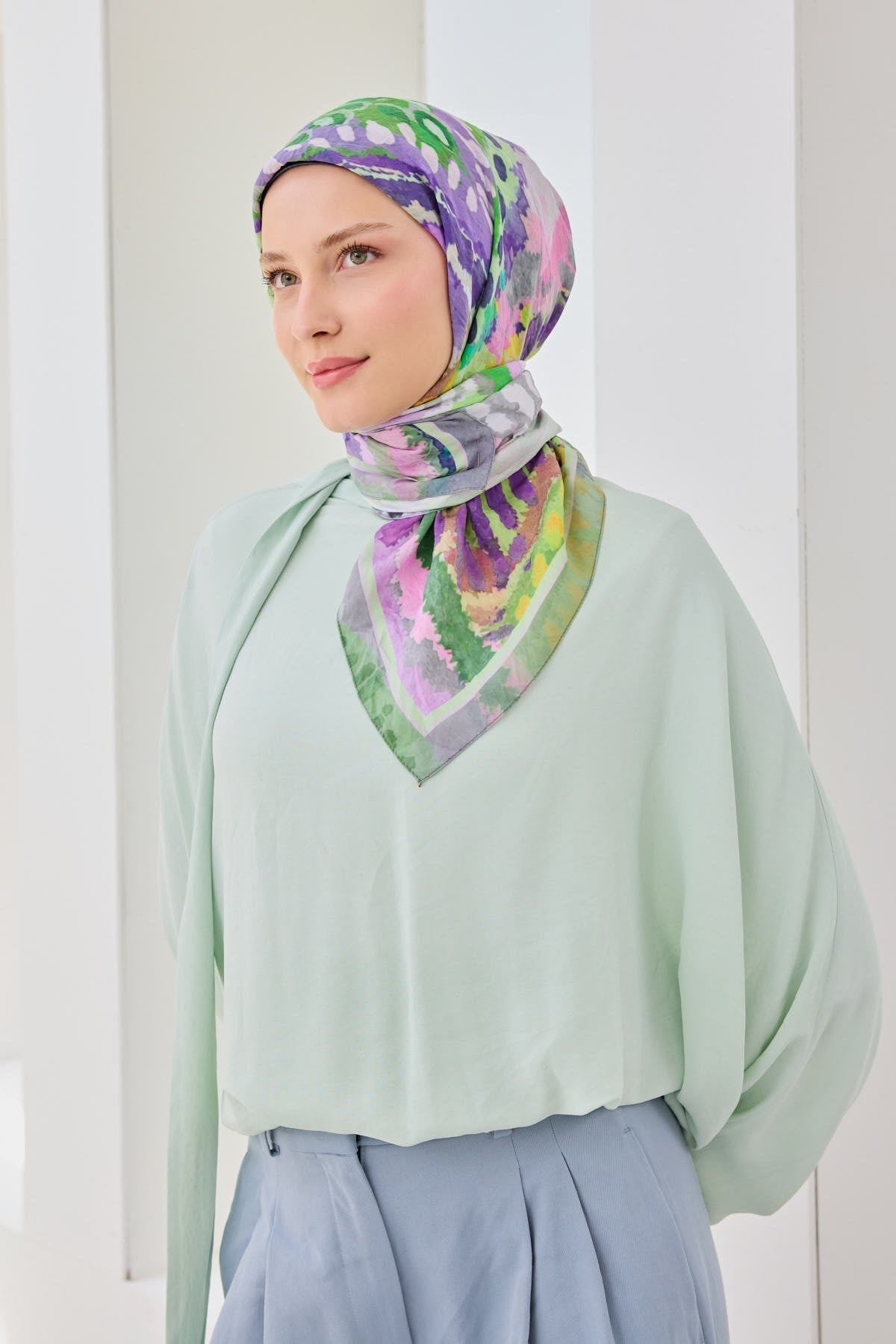 Velora Eşarp İllustration Art Mor