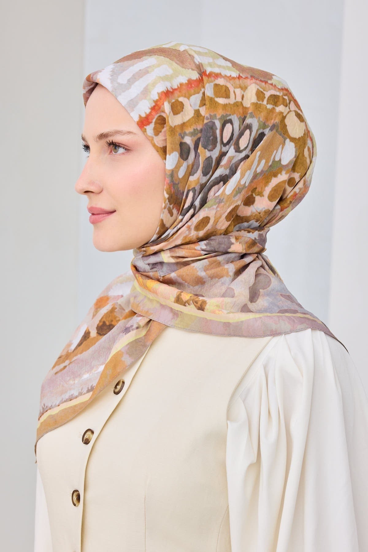 Velora Eşarp İllustration Art Vizon