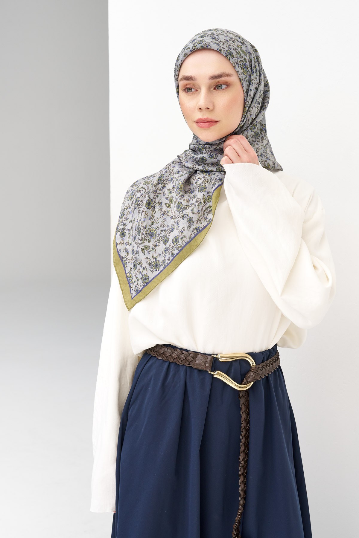 Velora Eşarp Modern Flora Gri 90x90