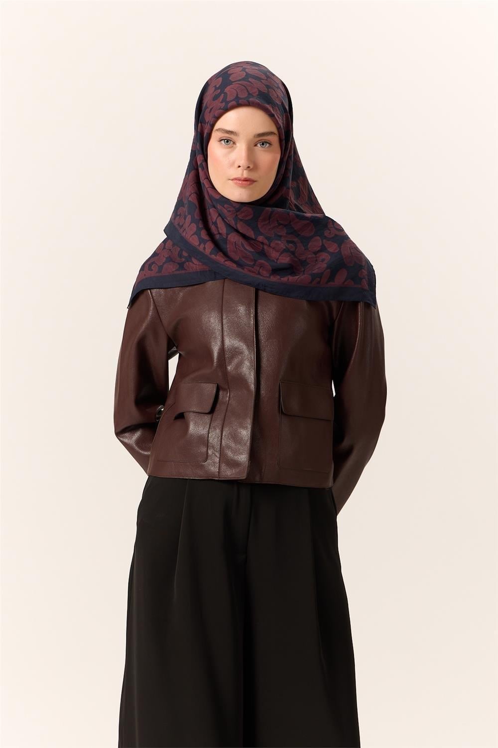 Viskon Karışımlı Velora Eşarp Koyu Lacivert-Bordo Desenli Yumuşak Dokulu Tok Duruşlu 90x90