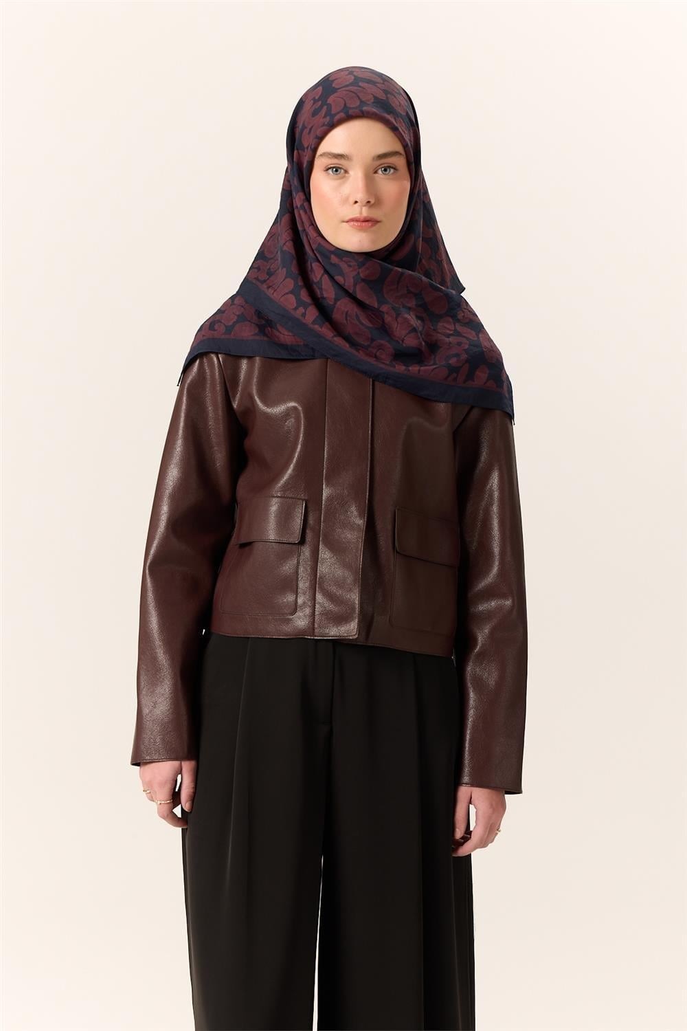 Viskon Karışımlı Velora Eşarp Koyu Lacivert-Bordo Desenli Yumuşak Dokulu Tok Duruşlu 90x90
