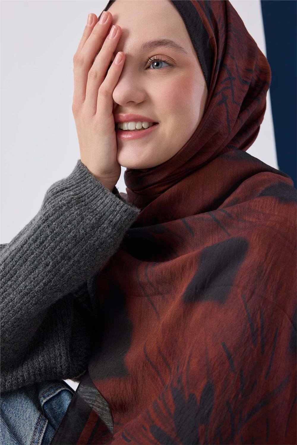 Viskon Mayda Şal Kiremit Zeminli Siyah Detaylı Desenli Yumuşak Dokulu 190x70